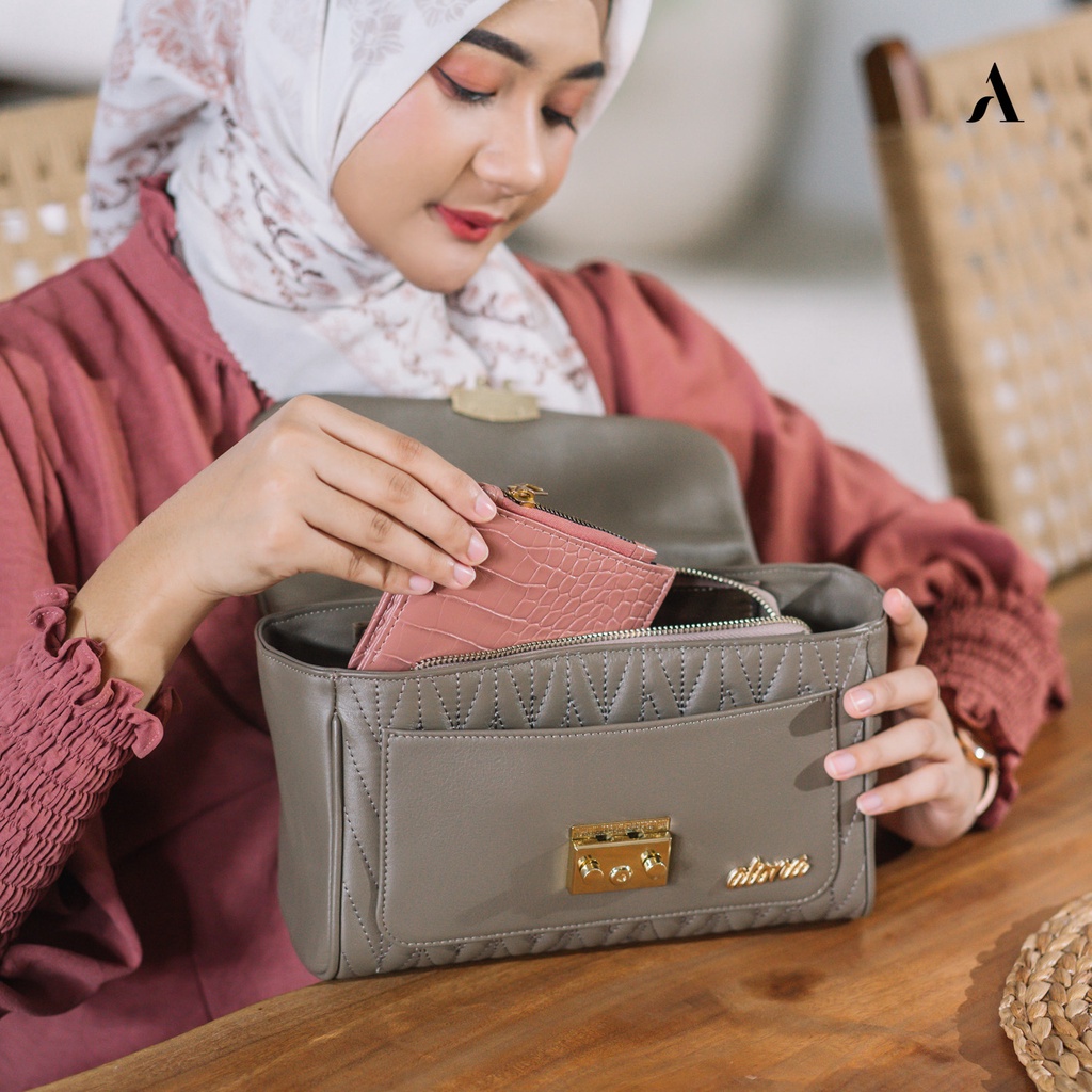 Alona Leather Mika Bag Tas Selempang Bahu Wanita Kulit Asli Model Tali Rantai Woven Strap Shoulder Bag Cewek Perempuan Premium Quality Original Branded