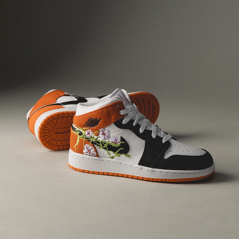 Sneakers / Air Jordan 1 Mid SE (GS) Orange Floral / Original Resmi