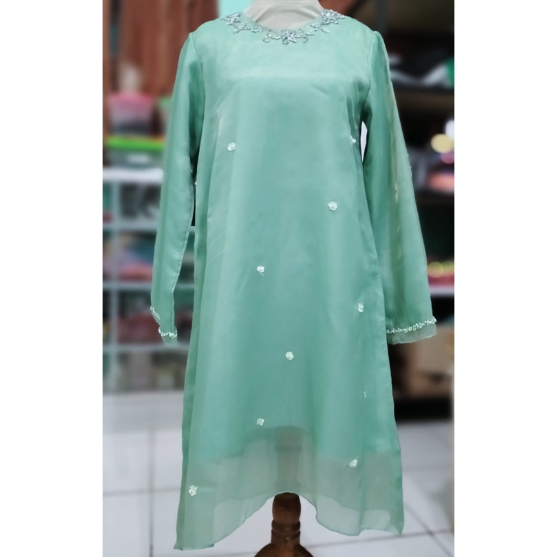Tunik Organza Hijau Sage