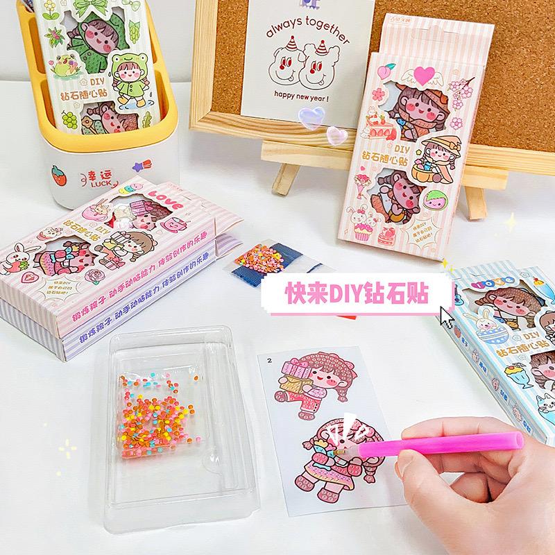 [NEW] DIAMOND PAINTING ANIME GIRL &amp; SANRIO SERIES + FRAME BINGKAI 18CM X 18CM / SET STICKER DIY MANIK DIAMOND BEADS CUTE GIRL LUCU UNIK MURAH STIKER MOMO VIRAL NINI  BOX HOLOGRAM DIY MAINAN ANAK