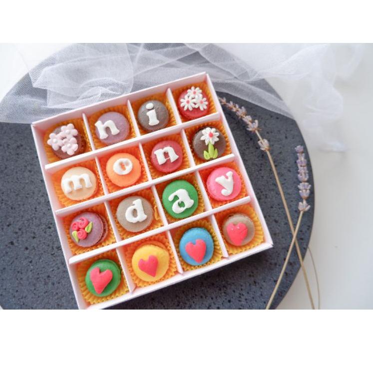 

☊ Macaron Gift 16pcs ♠