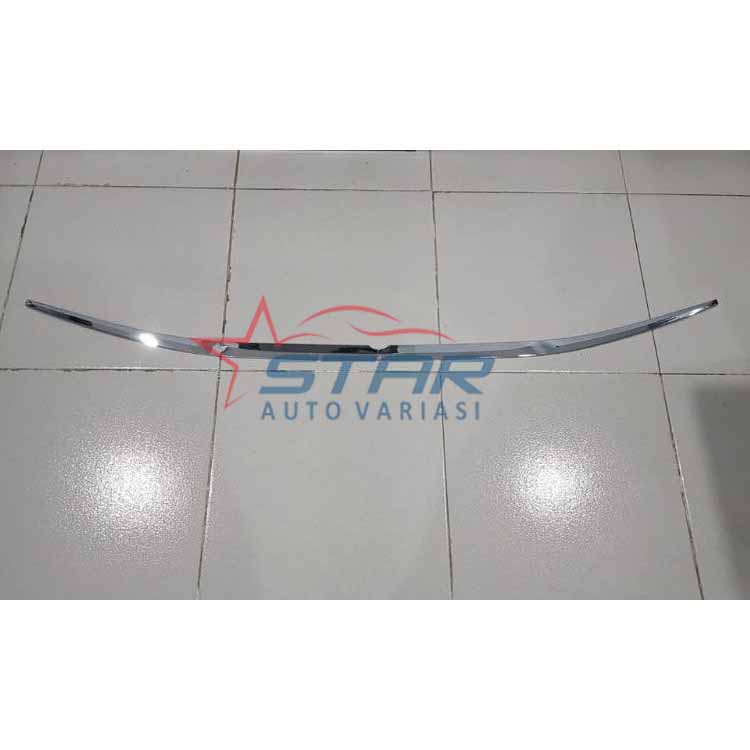 List kaca belakang chrome Avanza/Xenia 2022.