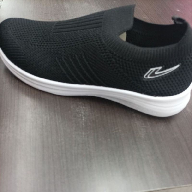 New Era /3 / sepatu slip on