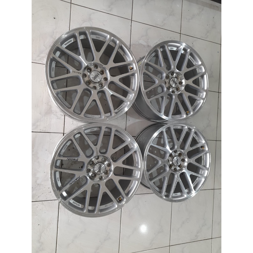 VELG MOBIL BEKAS HSR RAI-S1 R18X8 8X100/114,3 ET45 SILVER KIJANG LGX AVANSA JAZZ SWIFT
