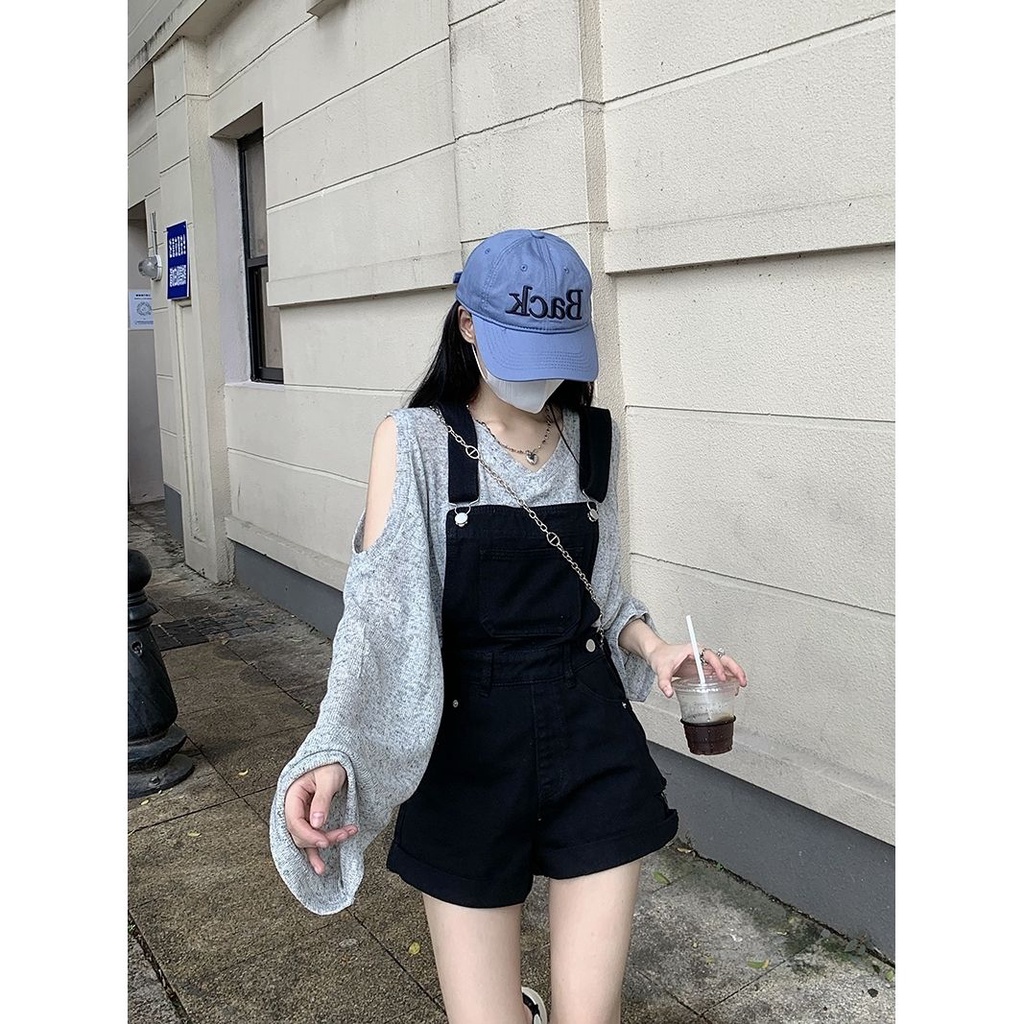 Red [Setelan dua potong] Kemeja tabir surya berongga off-shoulder + overall denim asin dan manis celana pendek lebar kaki kasual untuk wanita