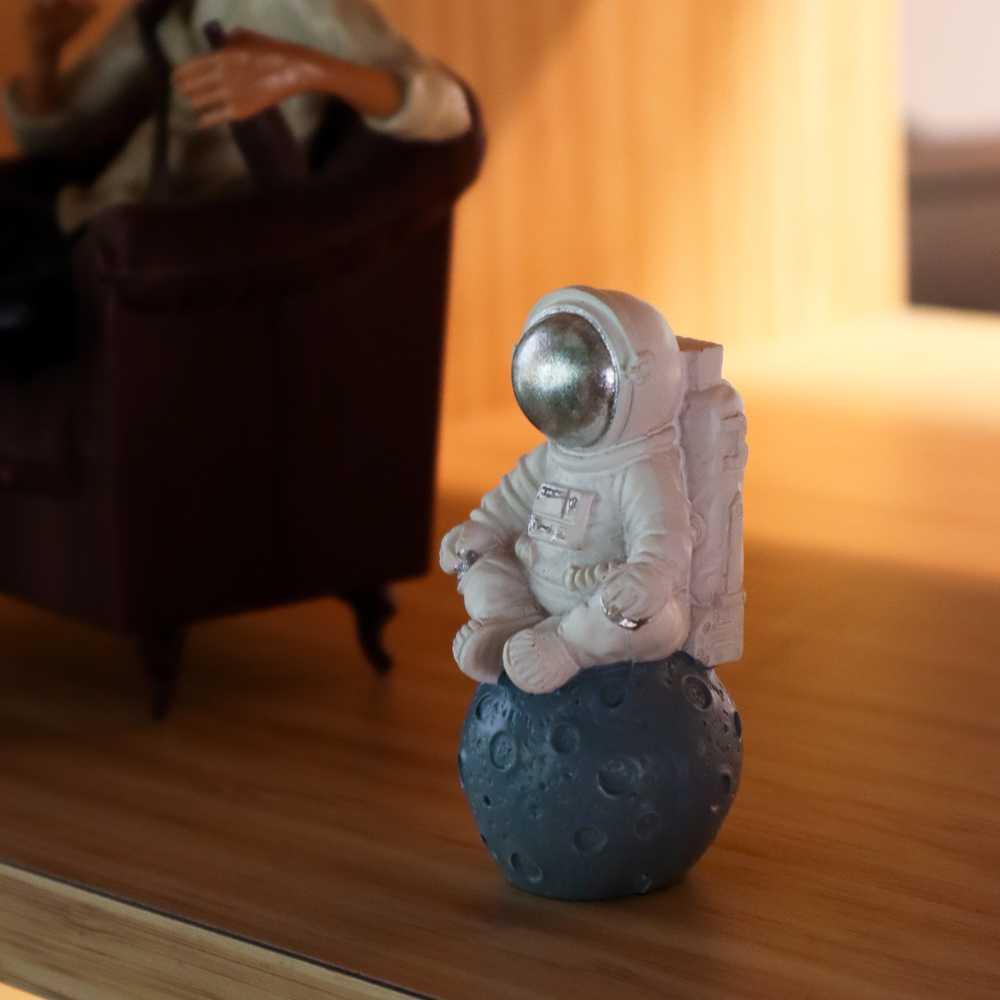 Pajangan Dekorasi Kamar Anak Figure Astronot Spaceman Resin - KL10 - Silver