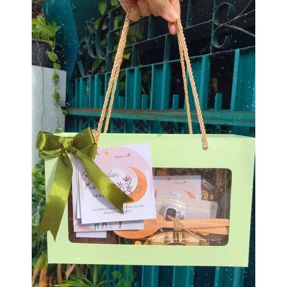 

PARSEL RAMADHAN HAMPERS LEBARAN KUE KERING ATHAYA PACKAGE EL09I09A82L