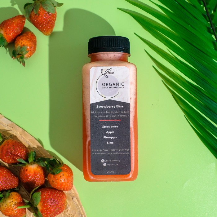 

STRAWBERRY BLISS 1 LITER PRESSED JUICE STRAWBERRY NANAS APEL LEMON