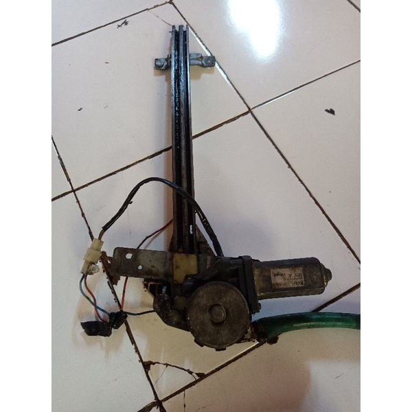 regulator + dinamo power window mazda 626 capella (depan kanan )