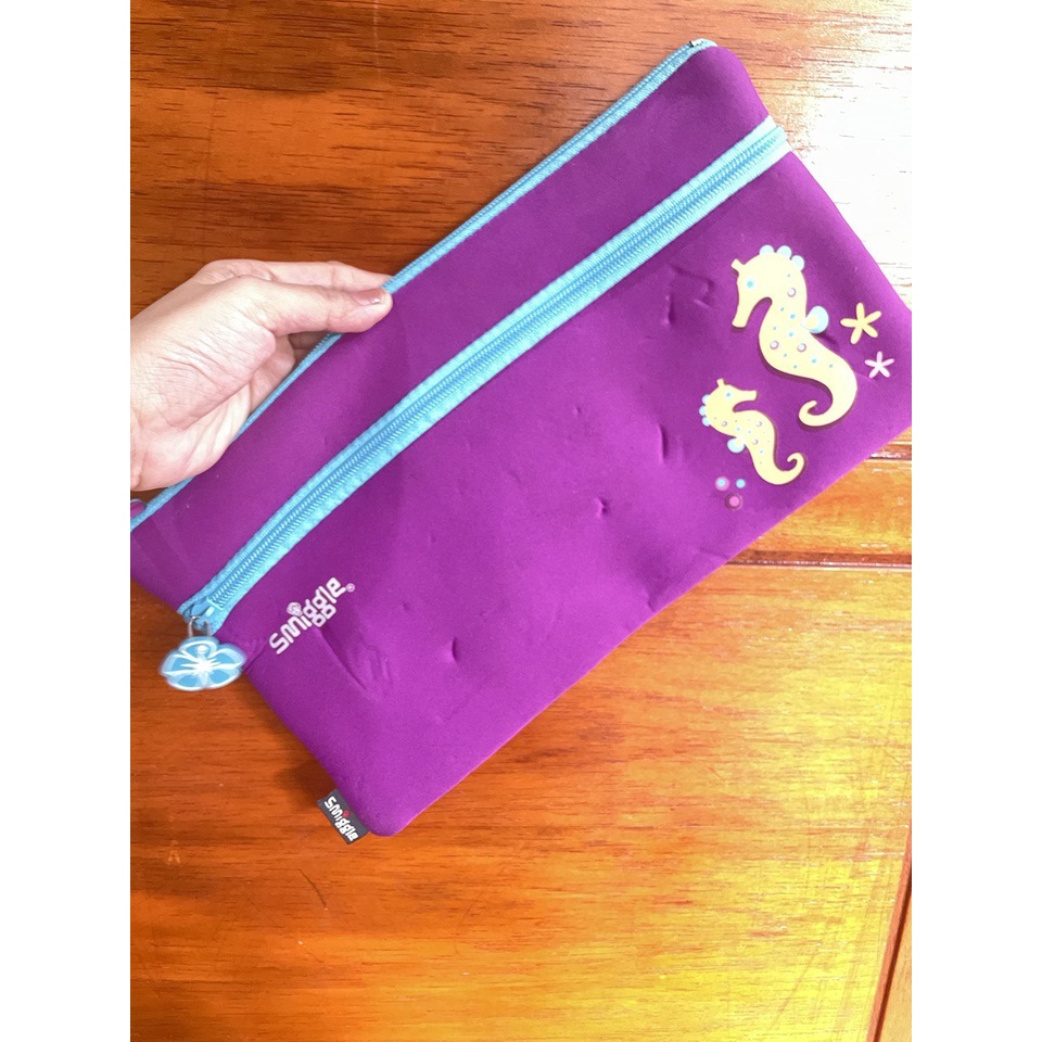 

Tas Serbaguna Pouch Smiggle Kuda Laut Ungu Tempat Pencil TP 128 Murah Branded