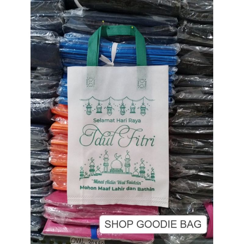 

Harga Perlusin Goodie Bag Handle ( HLS ) Edisi Idul Fitri UK 25x35x8 - Spunbond Lebaran