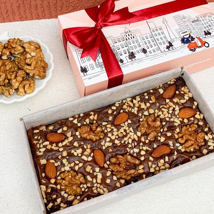 

♥ Fudgy Brownies Jingga Patisserie / Hampers valentine Brownies / valentine gift/ kado valentine ❇
