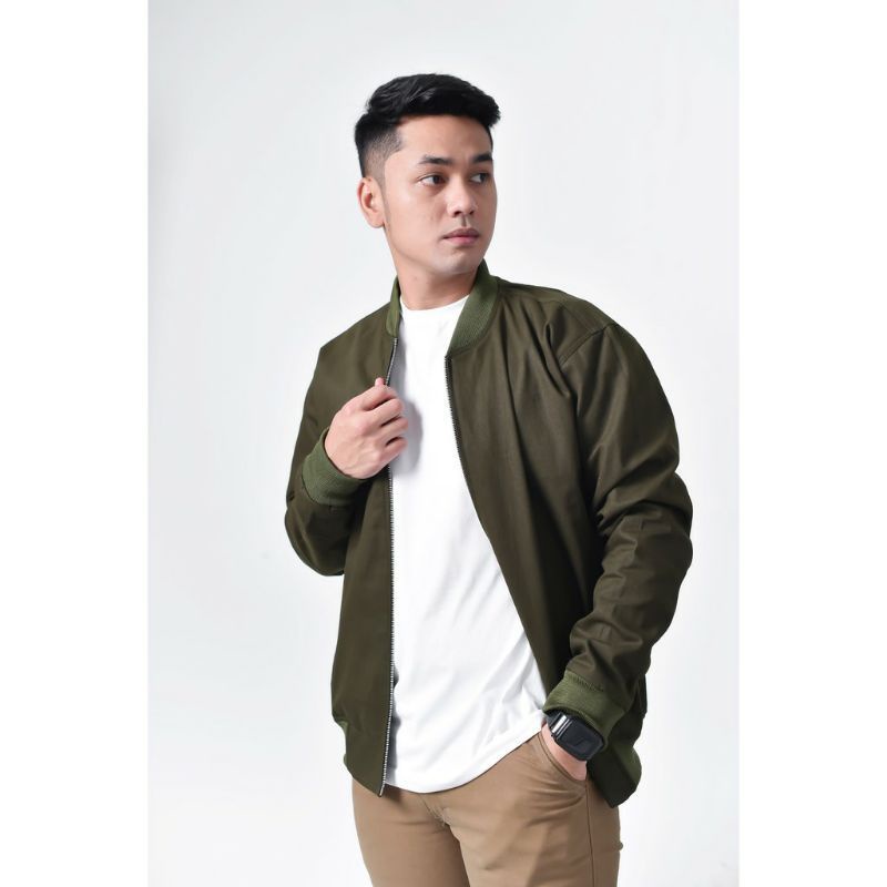 Jaket Bomber Kanvas Premium untuk Pria Desain Elegan dengan Bahan Berkualitas Tinggi