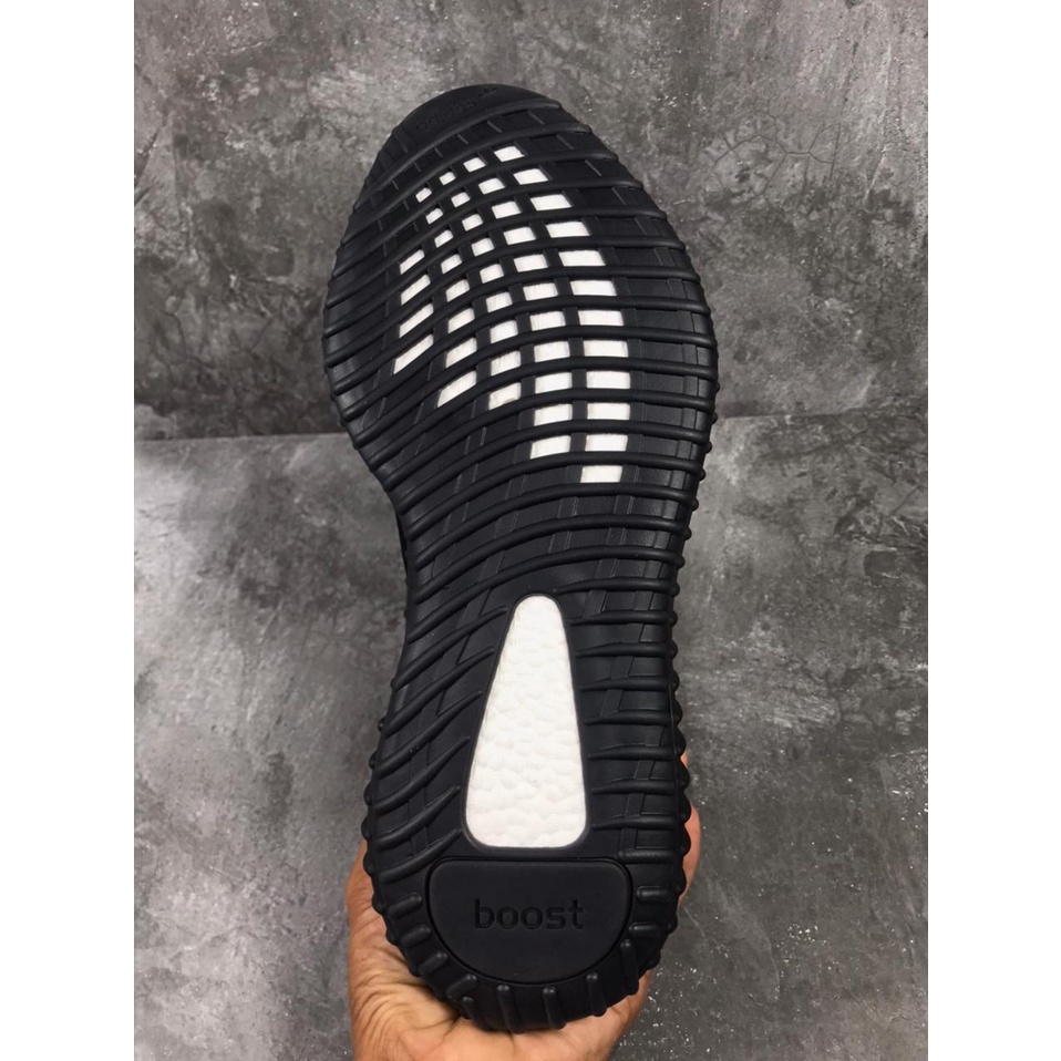 adidas Yeezy Boost 350 V2 Onyx - HQ4540, 100% Real Pic.