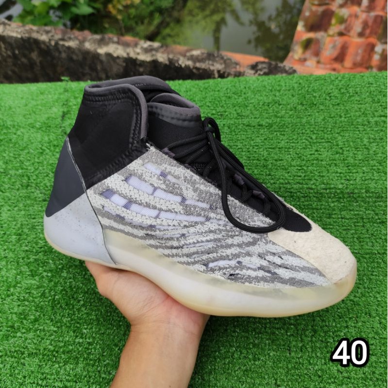 Adidas Yeezy Quantum 40