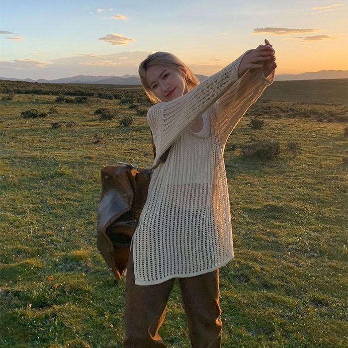 Red Gaya malas Jepang ceruk retro kasual high-end soft waxy hollow lengan panjang rajutan sweater + halter neck vest top