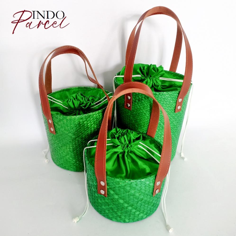 

INDOPARCEL - TAS PARSEL JINJING ANYAMAN PANDAN HAMPERS GIFT ANYAMAN TALI KULIT ISI 1 SD 3 TOPLES .