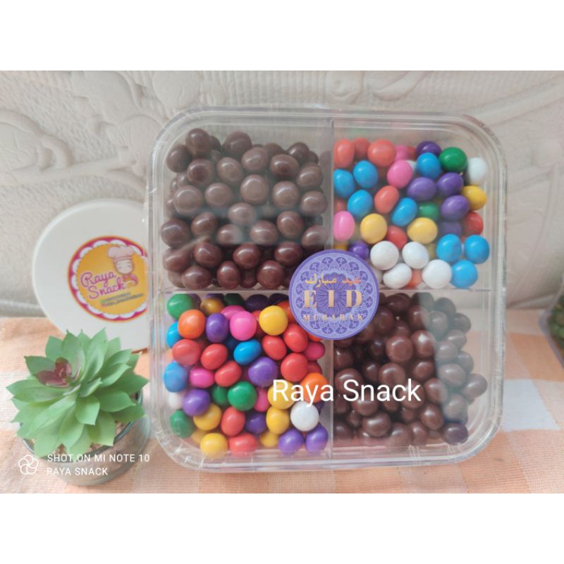 

Biskuit Salut Coklat / Toples Sekat 4 / Hampers Lebaran Murah