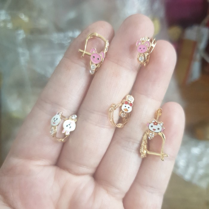 Fred Anting Jepit Anak Doraemon Pink Boneka Karakter Emas Asli 700 70% 22