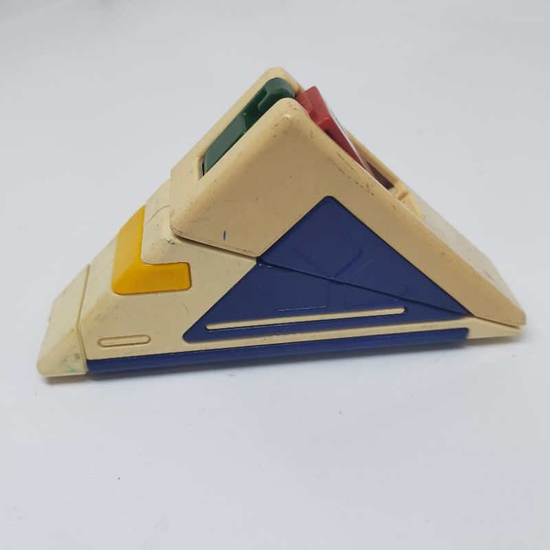 MAINAN TOMY SHAPE TRANSFORMER TRIANGLE TO TRAIN