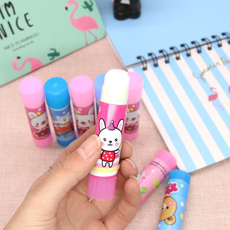 

ATK GLUE STICK/ LEM KERTAS MOTIF KARTUN