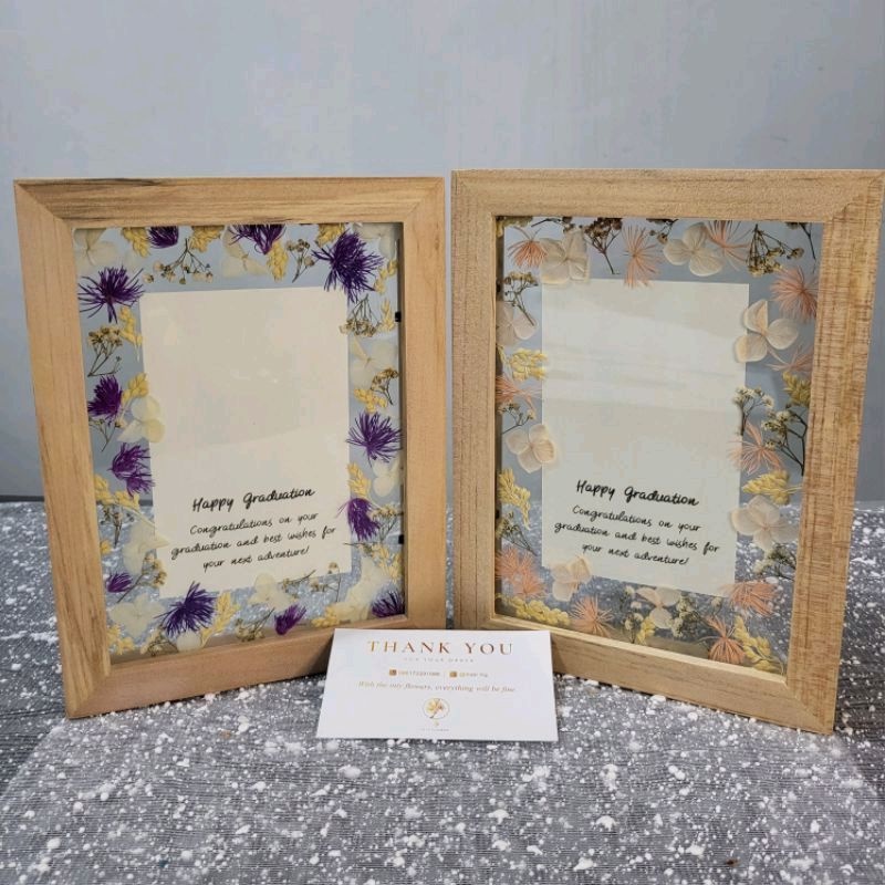 Floating frame 5R/natural frame/kado/hadiah/gift wisuda/happy graduation/souvenir/bunga kering frame