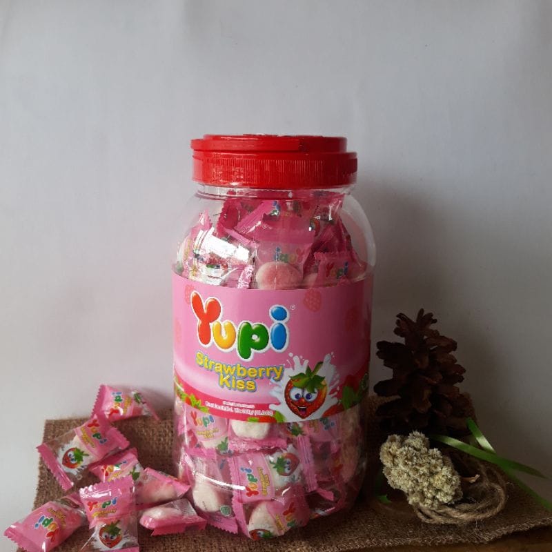 

PERMEN YUPI STRAWBERRY KISS JAR / TOPLES ISO 125-130PCS exp 2024