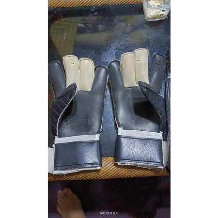 Sarung tangan kiper jonas