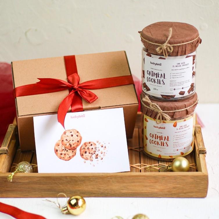 

❀ Hampers / Gift Box / Kado - Oatmeal Cookies 2 Jar + FREE Greeting Card + Pita + Bubble Wrap | LUCKYBITE ♥