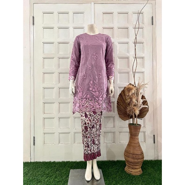 ATASAN KEBAYA TUNIK TILE/KEBAYA SERAGAMAN PESTA/KEBAYA WISUDA/KEBAYA MODERN/KEBAYA MEWAH/KEBAYA KE KINIAN/KEBAYA MODERN/KEBAYA MURAH/KEBAYA CANTIK/KEBAYA SERAGAM KONDANGAN/KEBAYA SERAGAM LAMARAN/KEBAYA TUA DAN MUDA/KEBAYA SERAGAM PENGAJIAN