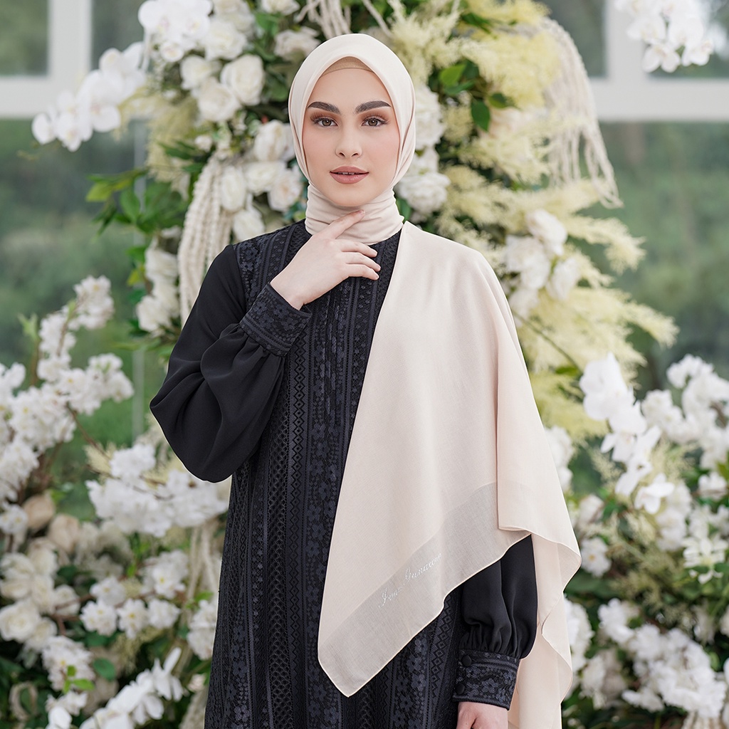MANDJHA Essential Ivory 110 Scarf By IVAN GUNAWAN - Jilbab Hijab Segi Empat Polos ORIGINAL MANDJHA