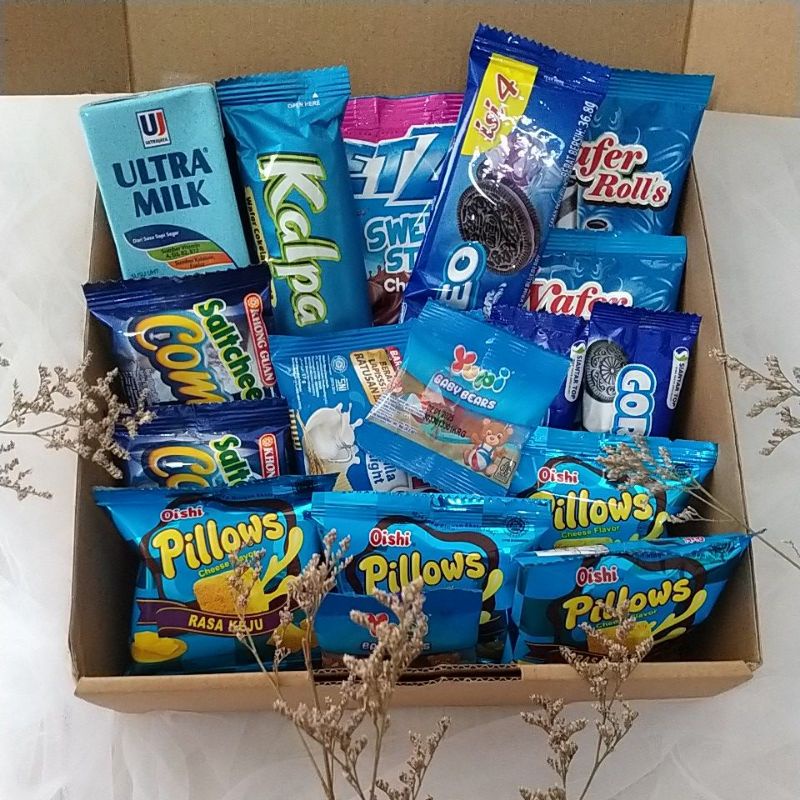 

Snack box/hampers snack/ulang tahun/anniversary/ wisuda