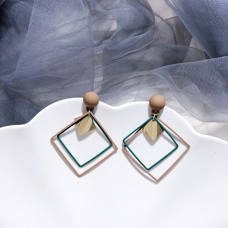 Anting Tusuk Motif Geometri Hias Berlian Imitasi Ala untuk Wanita