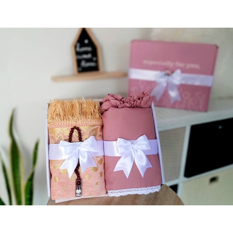 Hampers Ulang Tahun / Hampers Idul Fitri Wanita Muslimah Mukena Sajadah / Kado Cewek