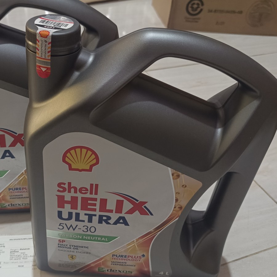 Oli Mesin Mobil Shell Helix Ultra HX8 5W-30 (4 L) - 4 l