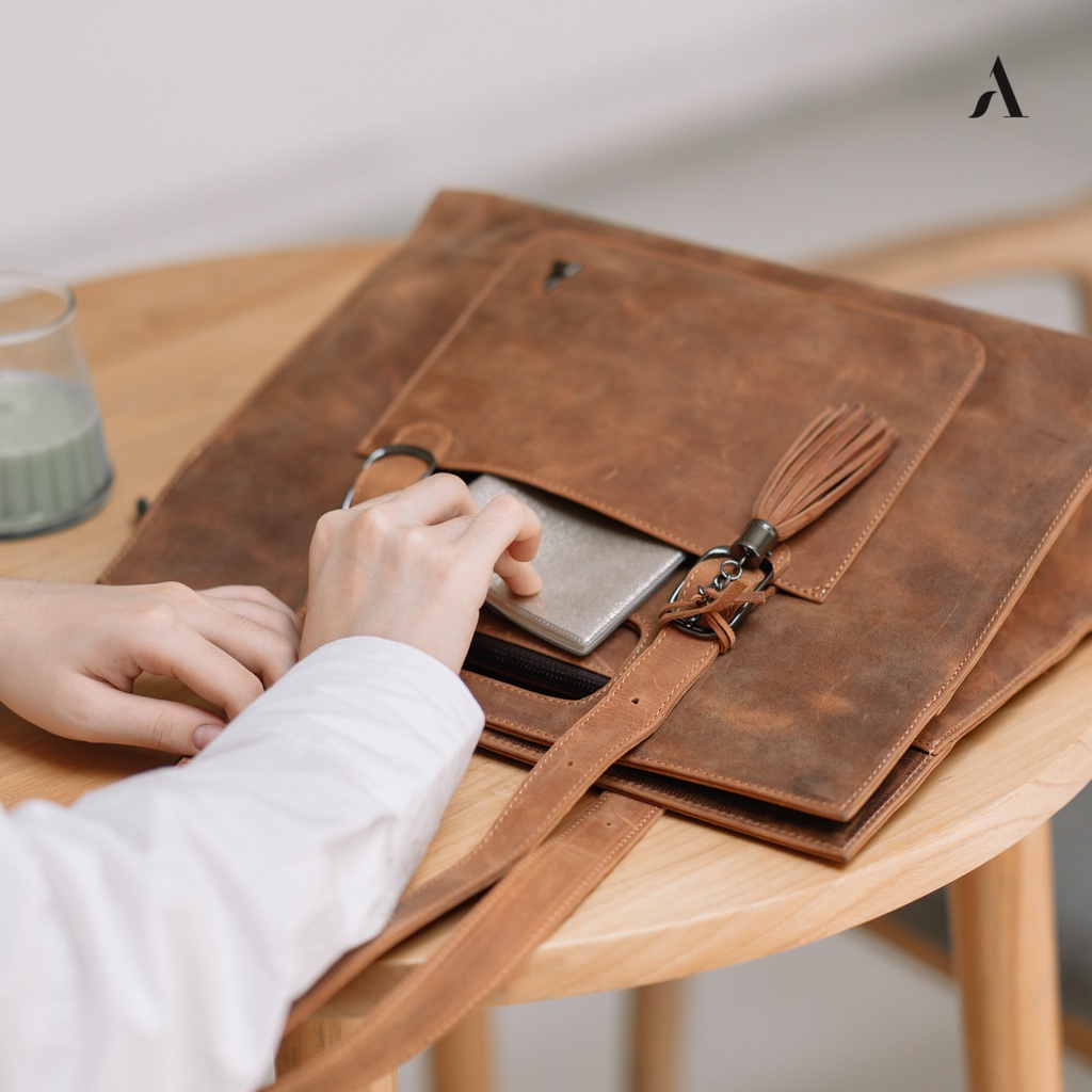 Alona Leather Tas Totebag Wanita Cewek Kulit Asli Althea Bag / Totebag Kekinian Model Terbaru Tas Berkapasitas Besar / Tas Bahu Kulit Asli / Tas Kantor Wanita Tas Cewek Fashionable Original Branded