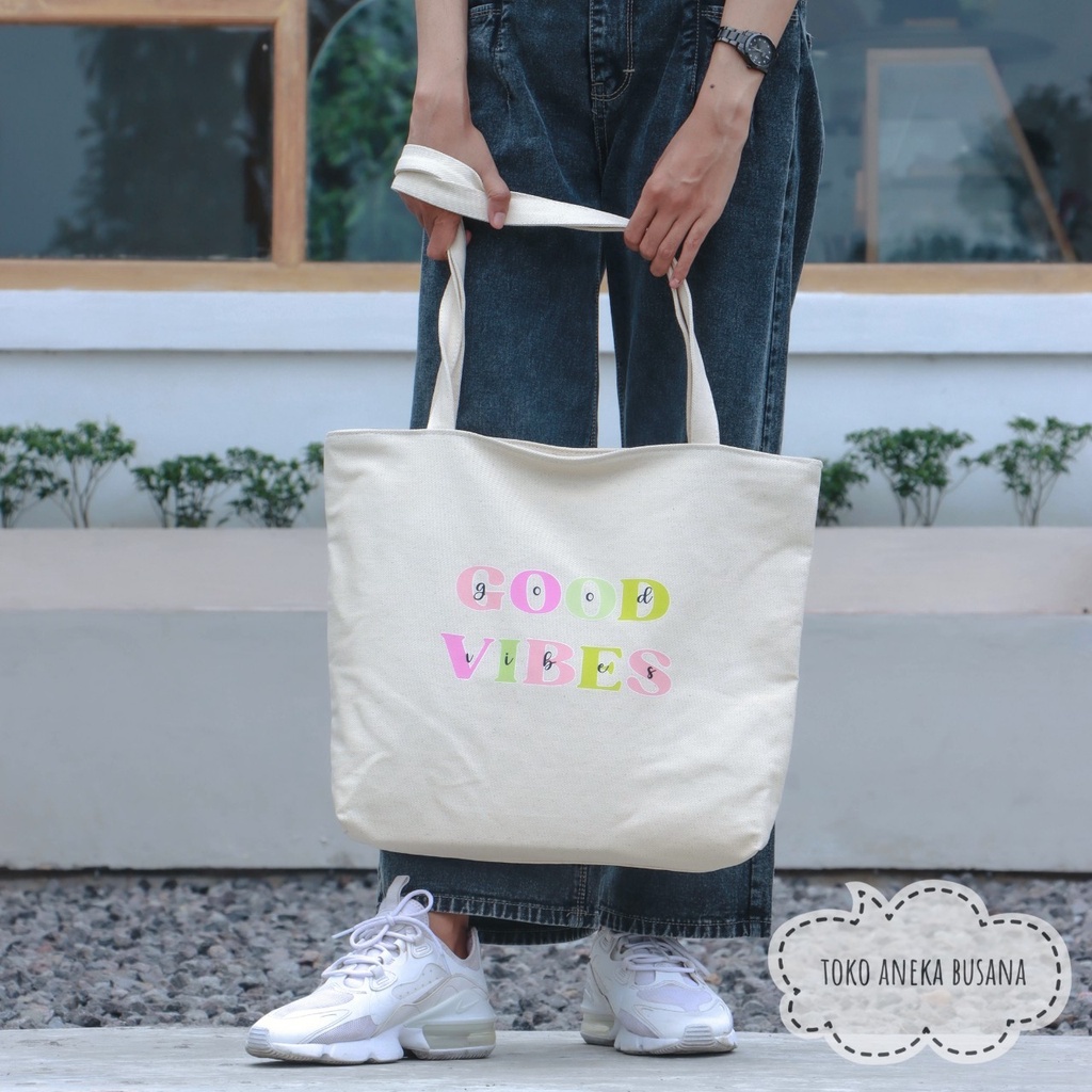 Tote Bag Wanita Kanvas Aesthetic Bahan Premium / Tas Totebag Kuliah Penutup Resleting MTFGV