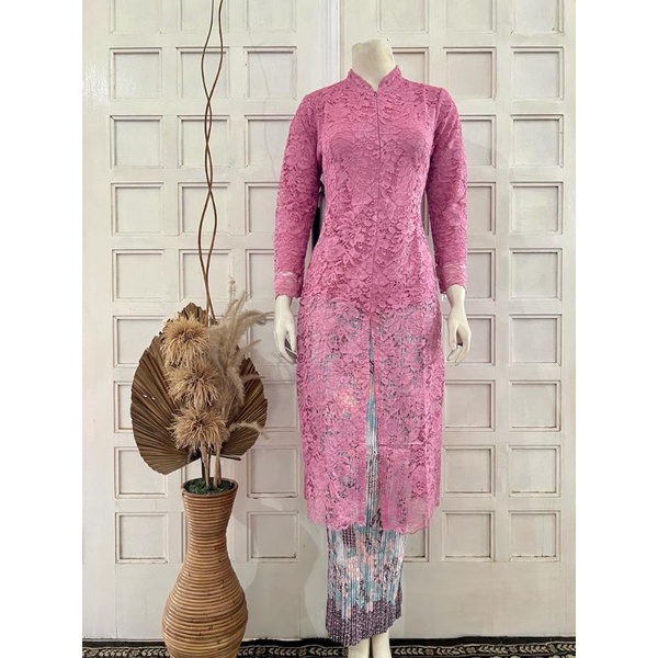 SETELAN KEBAYA BROKAT LONG TUNIK SANGHAI/KEBAYA SERAGAMAN PESTA/KEBAYA WISUDA/KEBAYA MODERN/KEBAYA MEWAH/KEBAYA KEKINIAN/KEBAYA MODERN/KEBAYA MURAH/KEBAYA CANTIK/KEBAYA SERAGAM KONDANGAN/KEBAYA SERAGAM LAMARAN/KEBAYA TUA DAN MUDA/KEBAYA SERAGAM PENGAJIAN