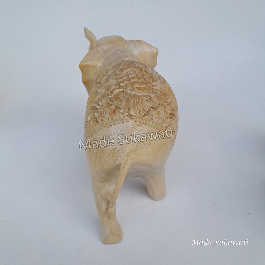 Patung kayu gajah berjalan Panjang 20cm tinggi 15cm kerajinan tangan ukiran handmade bali