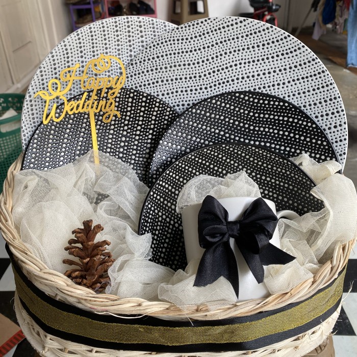 Terlaris Parcel Piring Set Keramik Pecah Belah Parcel Wedding Lebaran