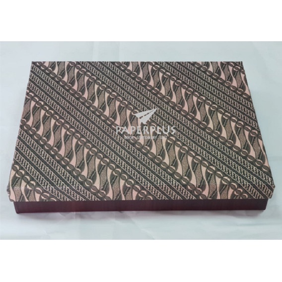 

Terlaris Kotak Kado / Kotak Hadiah / Gift Box Kemeja Batik Coklat Bintik