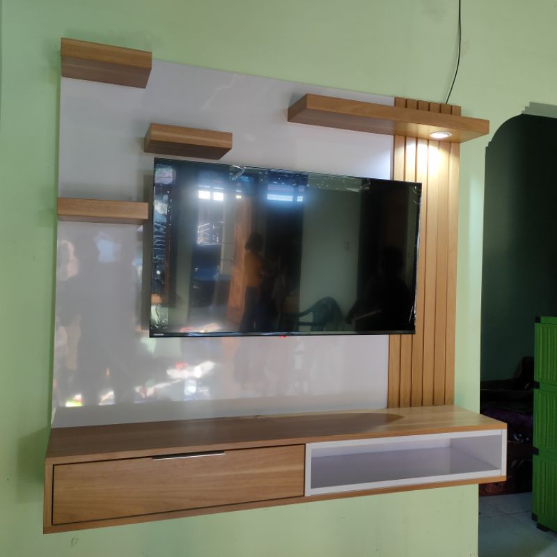 backdrop tv minimalis hpl