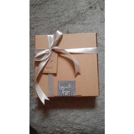 

Snack Box Hampers Murah - Gift Box Hampers