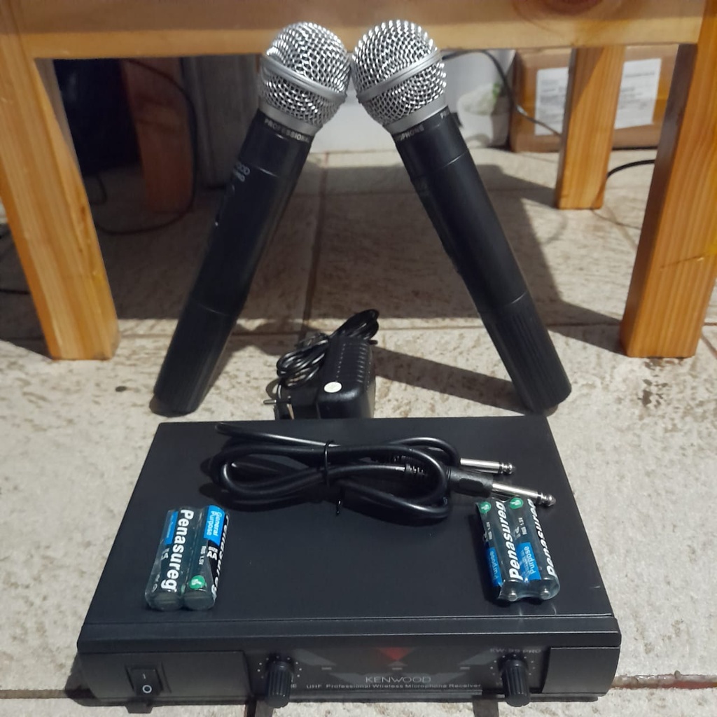 G680 KENWOOD MIC WIRELESS UHF VOCAL SET MICROPHONE DUAL MIK WIRELES SEPASANG MIKROPON SOUNDBEST KARAOKE VOCAL ARTIS PROFESIONAL PRO SOUND BEST SISTEM AUDIO PANGGUNG LEGENDARY DYNAMIC PENGERAS SUARA HIFI SENSITIF MC PIDATO SEMINAR CERAMAH ACARA DJ MUSIK MU