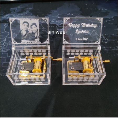 Custom Kotak Musik Akrilik Kecil Manual Music Box Acrylic Grafir Wajah Hadiah Ulang Tahun Kado Unik dan Romantis Pernikahan Wisuda