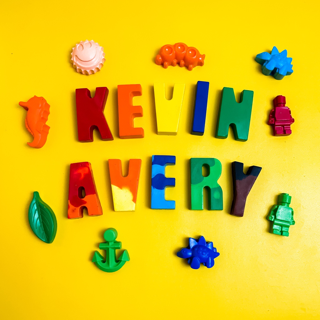 

Crayon Custom Nama / Alphabet by Dous Colors