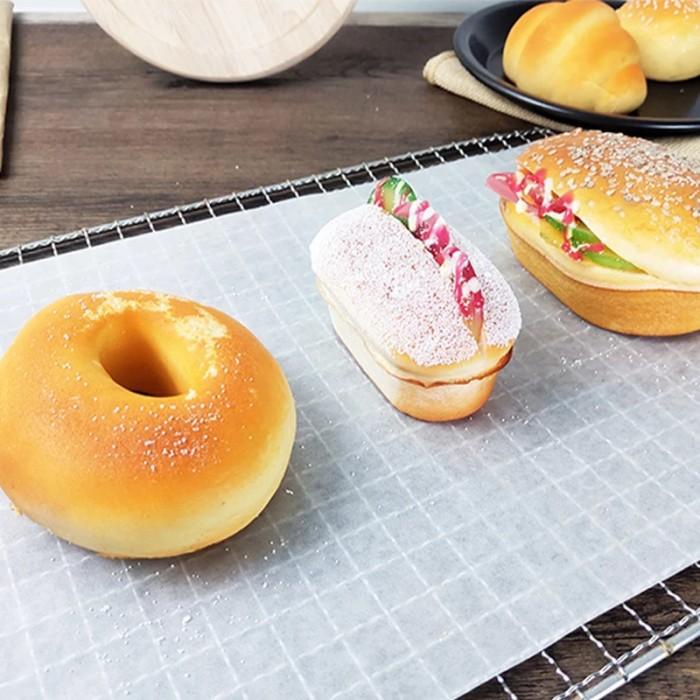 

BAKING PAPER 75cmx100cm PUTIH 1RIM 32GSM 500Lembar KERTAS ROTI 500 Lbr