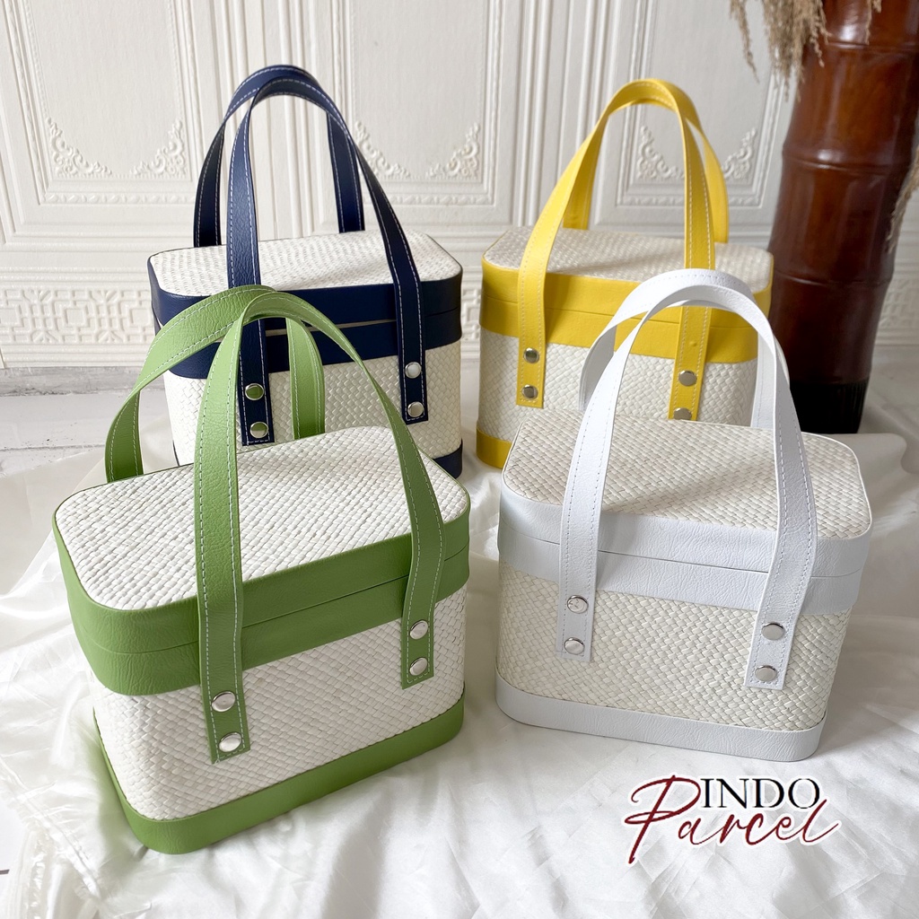 

INDOPARCEL - Tas Box Hampers Beauty Kiss Anyaman Pandan Tas Parcel Box Anyaman Lis Kulit Sintetis Warna