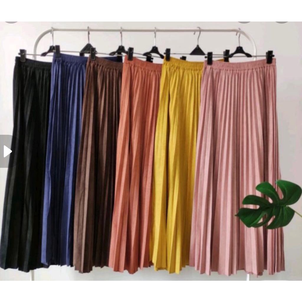 Rok Plisket bahan suede import / bludru import by London Girl SOFT PINK