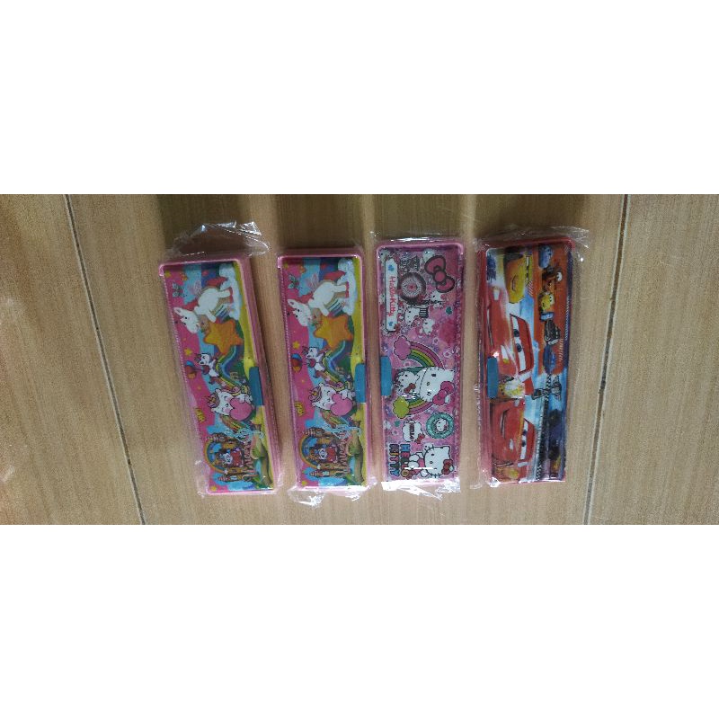 

kotak pensil magnet kecil